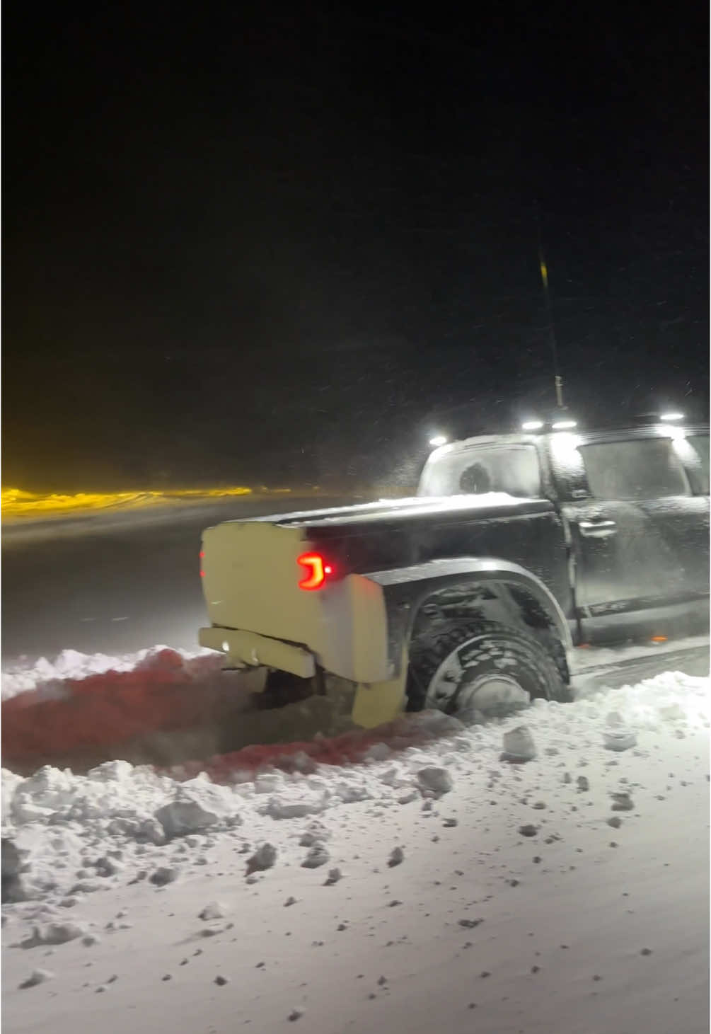 Trying to get on top of the snow again… it’s impressive that these tires don’t really dig down that much but still have a ton of traction, it’s also throttle control that also comes in when you have dug yourself down in snow! #offroadiceland #4x4 #arctictrucks #offroad #overlanding #4x4iceland #arcticexpedition #at44 #warnindustries #toyota #iceland #toyotatundra #v8 