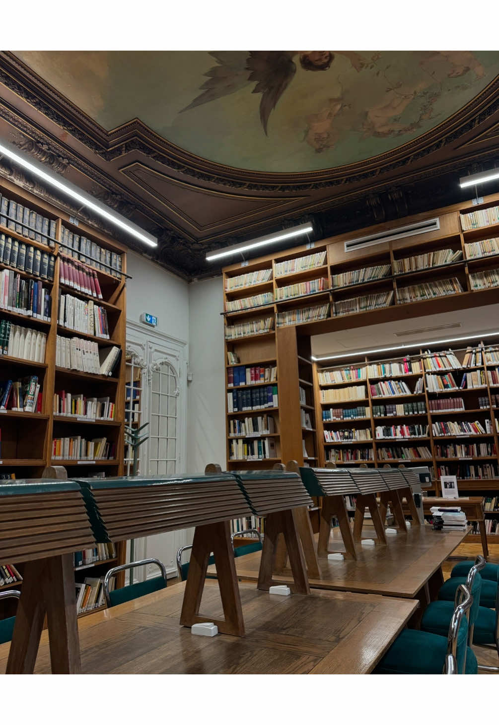 Une journée avec moi à Paris 🌧️ #Vlog #paris #saintpearl #cyrillignac #bibliotheque #coffeeshop 