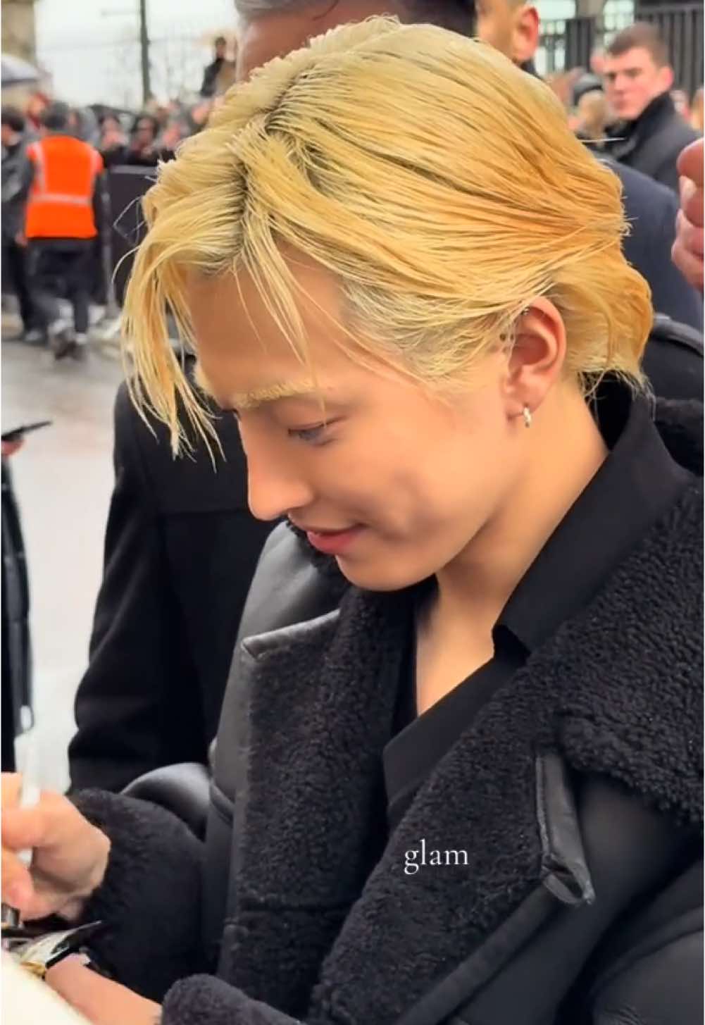 #hongjoong leaving the Jacquemus fashion show in Paris #ateez #parisfashionweek #paris #fashionweek 