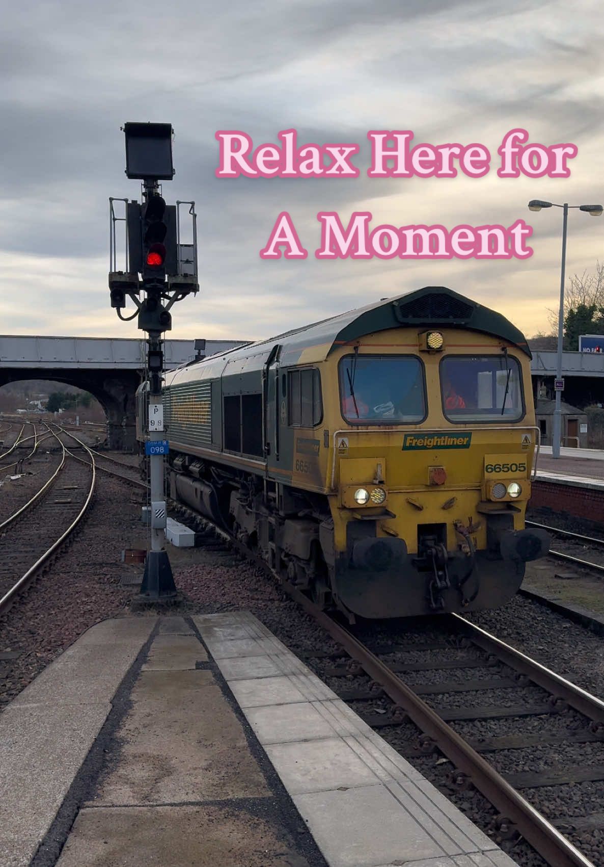 Just Relax here for a moment and comment W to refuel yourself 🧘#relaxhere #relaxing #trainsoftiktok #freightliner #howtogetviews #lowviews #uktiktok #vibe #trainspotter #trainguy 