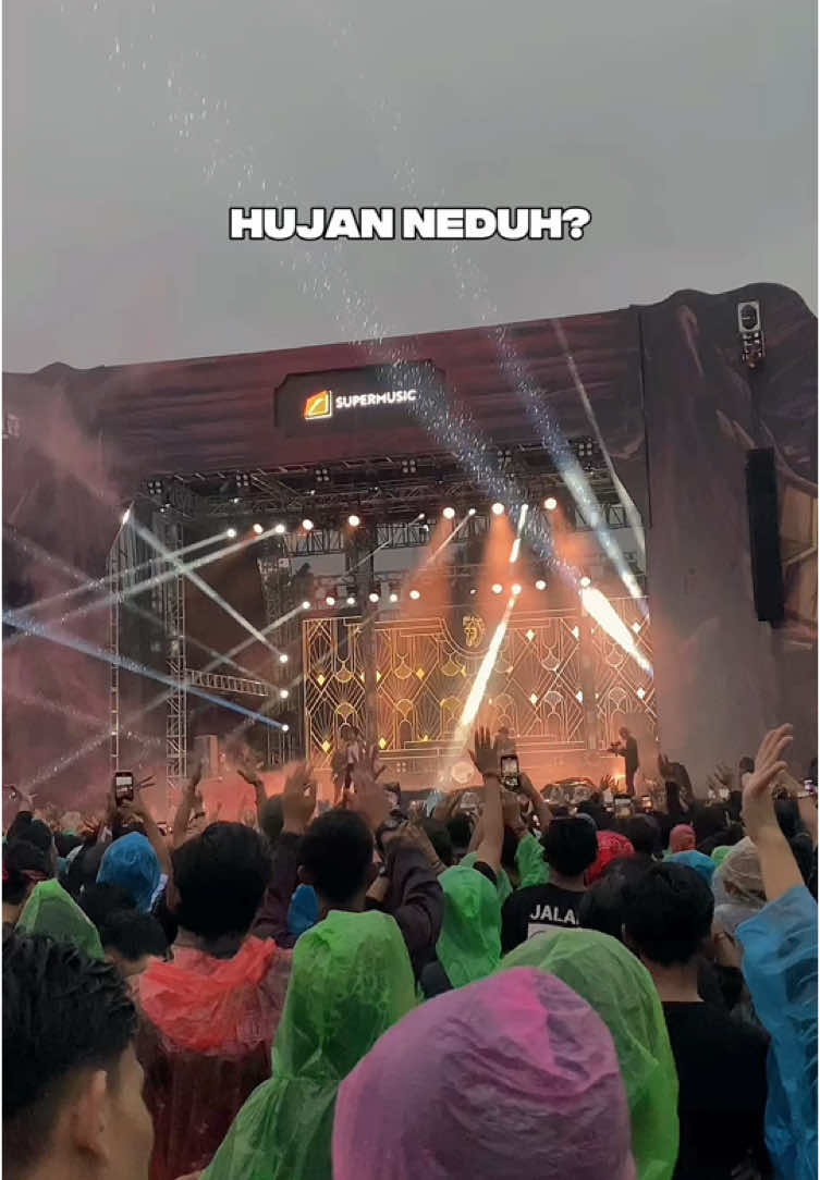 Bukan maen @hellprint_official #thecangcuters #hellprint #unitedday #gigsbandung #fyp #foryou 