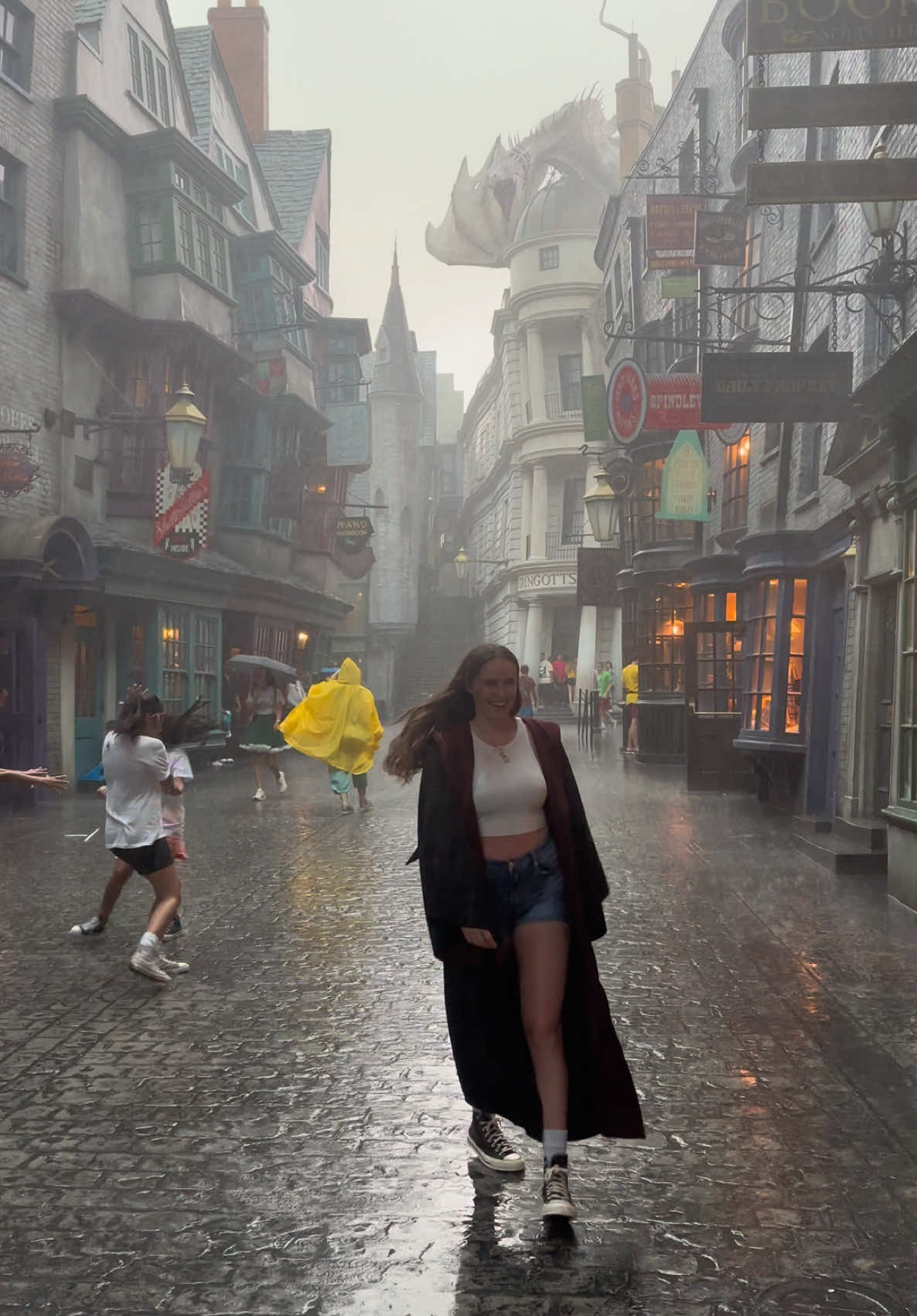 Nothing truly beats a thunderstorm at Universal 🥲⛈️✨ #fyp #harrypotter #hogwarts #hptiktok 