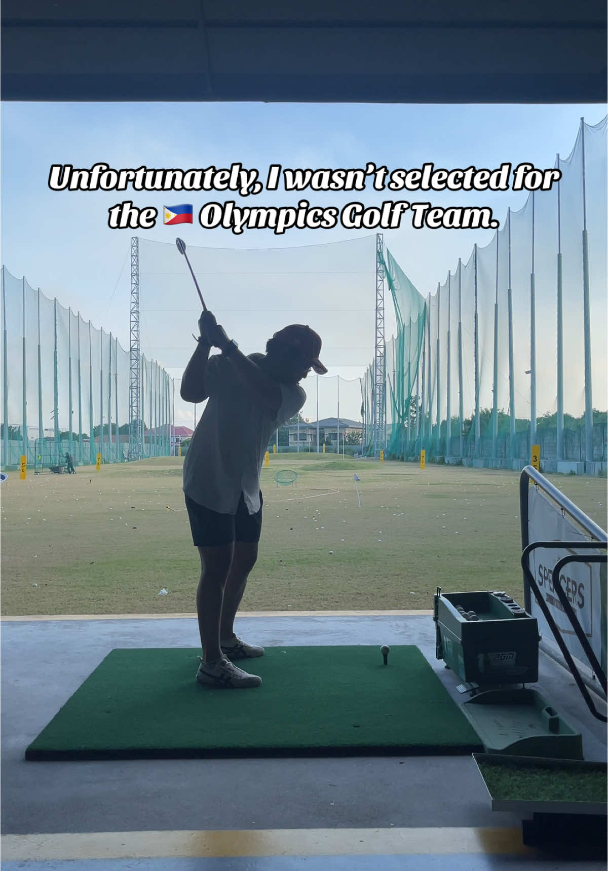 Mas malayo pa ang narating ng club kaysa sa bola. #Golf #Fail #Comedy #Meme