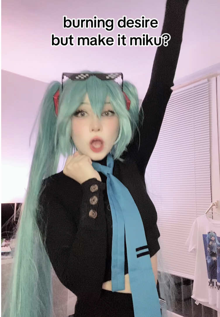 I am still not over this song. BURNICE BURNICE BURNICE BURNICE GOO GOO Btw I thought I finished the song but accidentally forgot the last part haha #hatsunemiku #dance #hatsunemikucosplay 