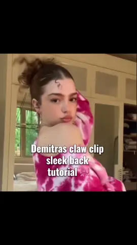 Her hair is a dream 🤭#kalogeras #kalogerassisters #demitrakalogeras #curlyhairtutorial #curly #hairstyle #hairtips #dreamhair #curlyhairstyles #fyp 