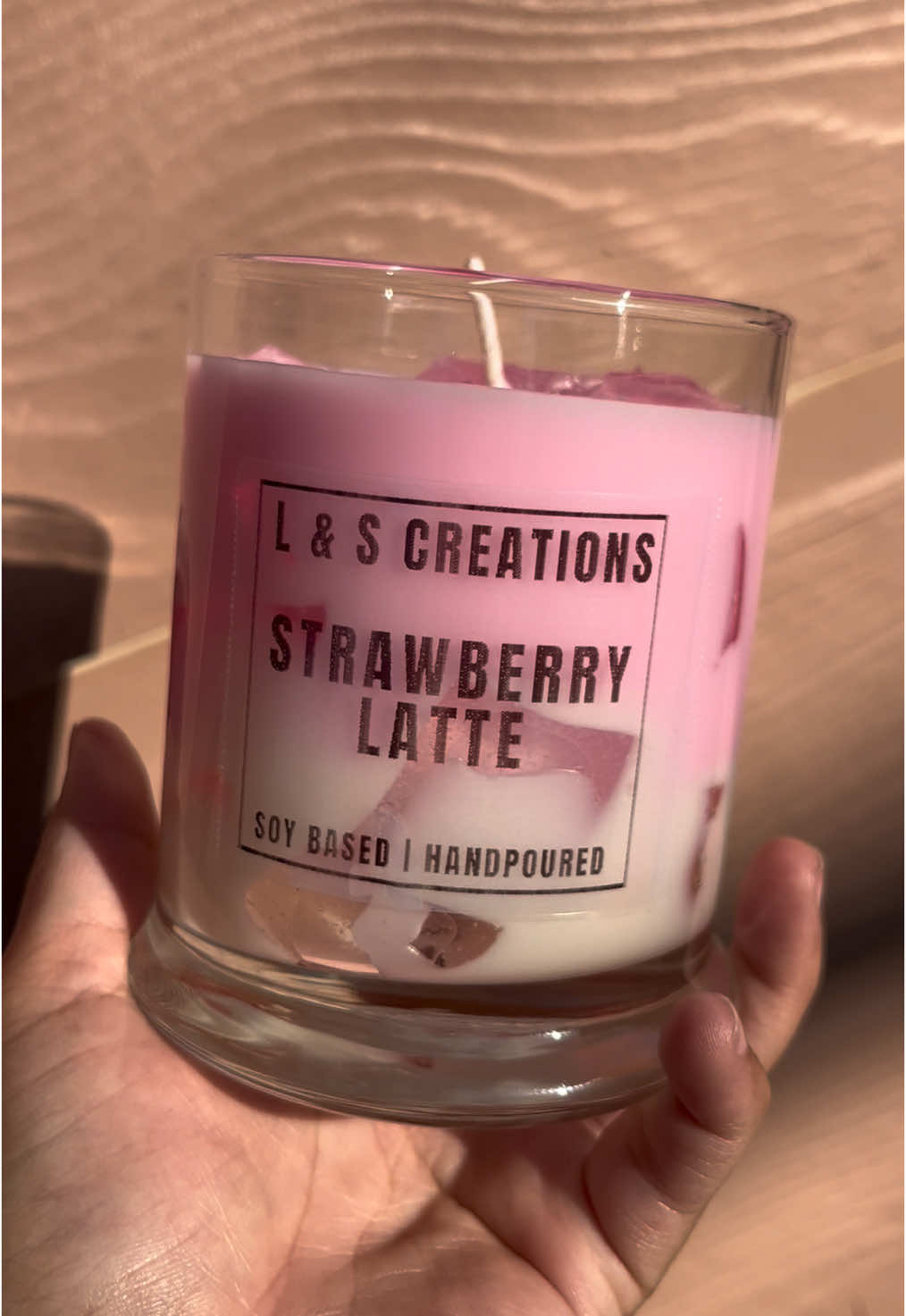 Indulge in the refreshing aroma of our strawberry latte candle. Made with eco-friendly soy wax, this iced candle will elevate your senses while also being gentle on the environment. Enjoy a guilt-free indulgence with every burn. 🔥  Etsy link in bio 🔗 #SmallBusiness #entrepreneur #candles #homemade #artisan #lscreations #dfw #homebasedbusiness #supportsmallbusiness 
