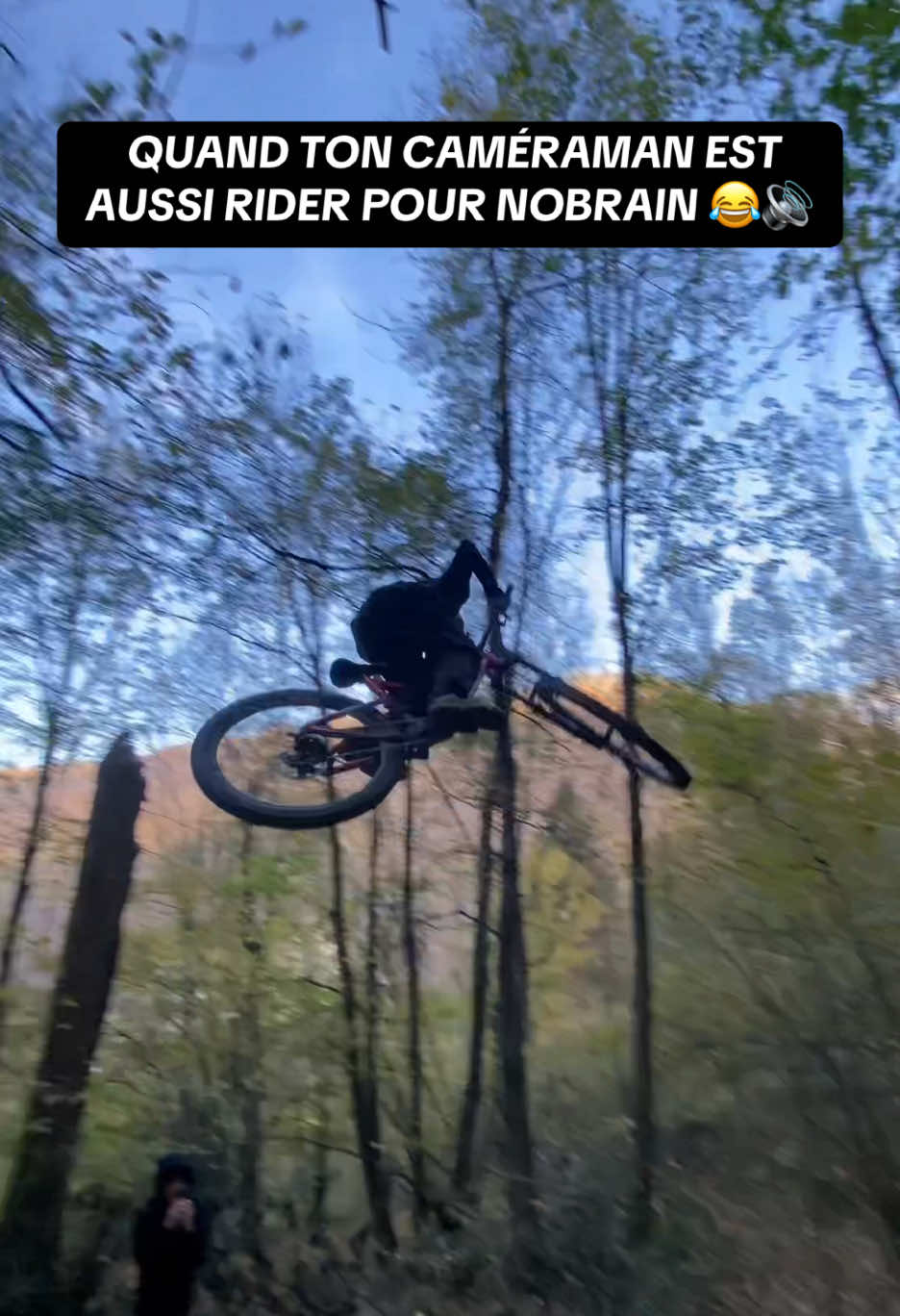 Qui est le plus timbré entre @€𝖙𝖍@𝖓𝖑𝖕 ou le caméraman ?😂⚡️ #CapCut #nobrain #mtb #dh #bike #freeride #freestyle #fyp 