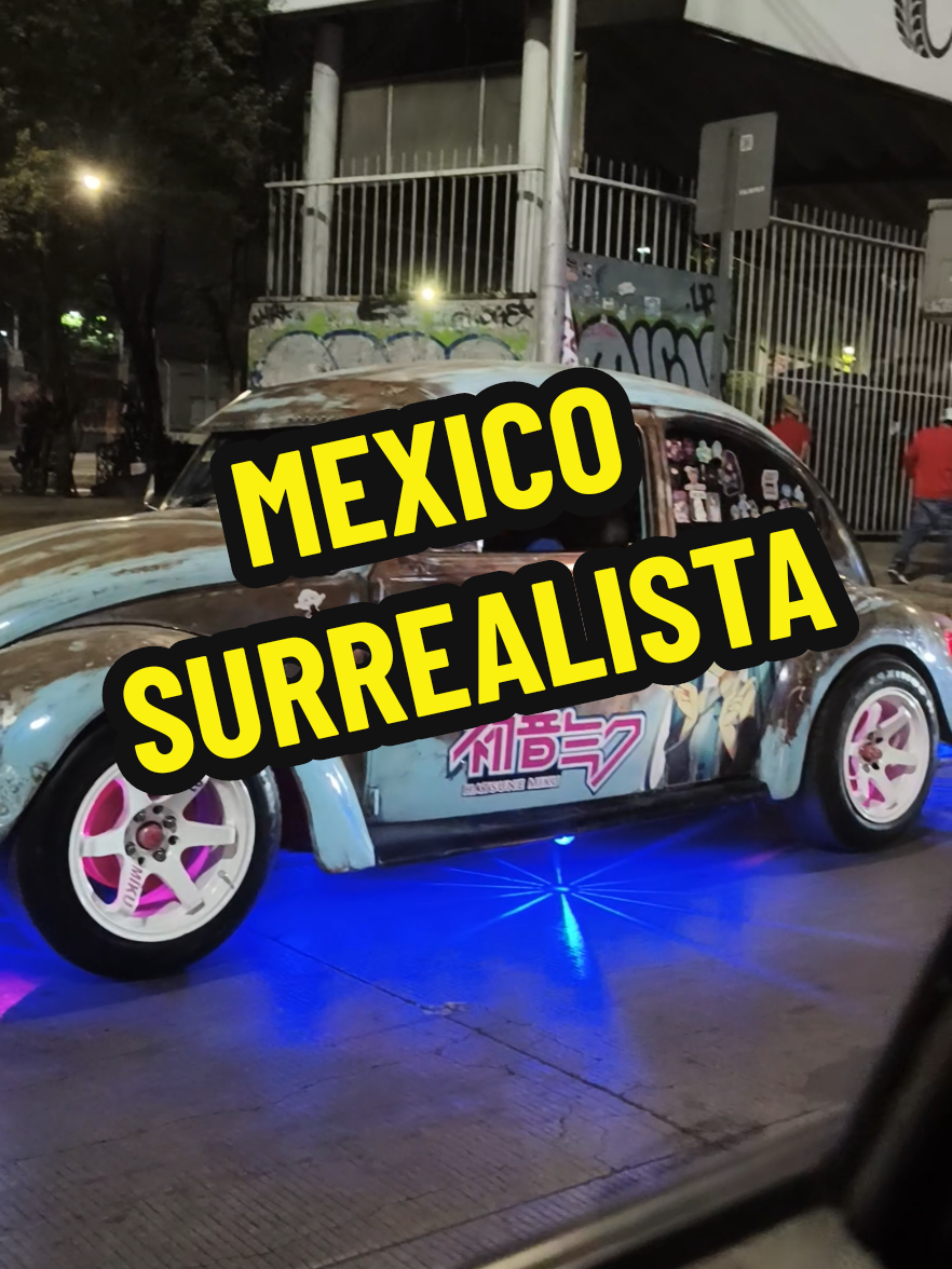 A veces México es tan surrealista...  #miku #hatsune #hatsunemiku #mexicomagico #mimexico #surreal #fypp #viral #vida #bocho #mikumikudance #parati #mikumiku #fypppppppppppppp 