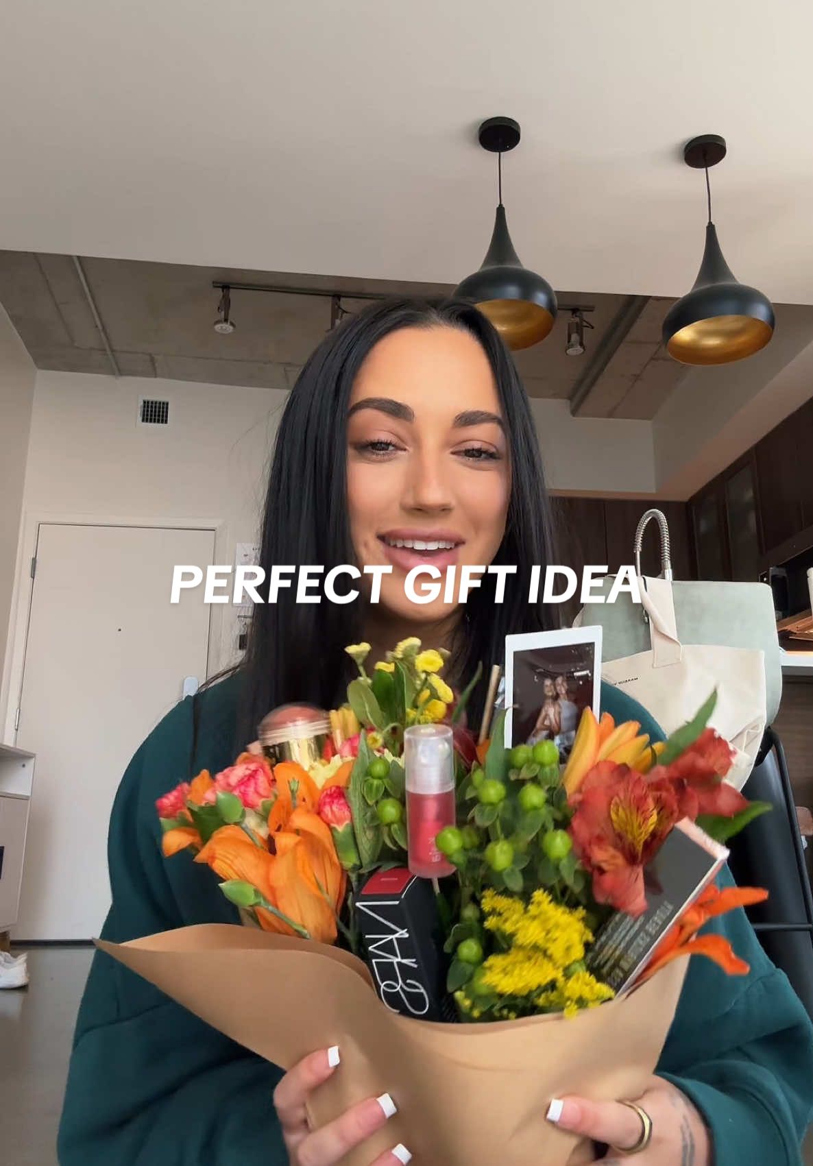 Flowers + Makeup = Perfect Gift Combo 💐💄 #giftgiving #giftguide #makeupflowers 