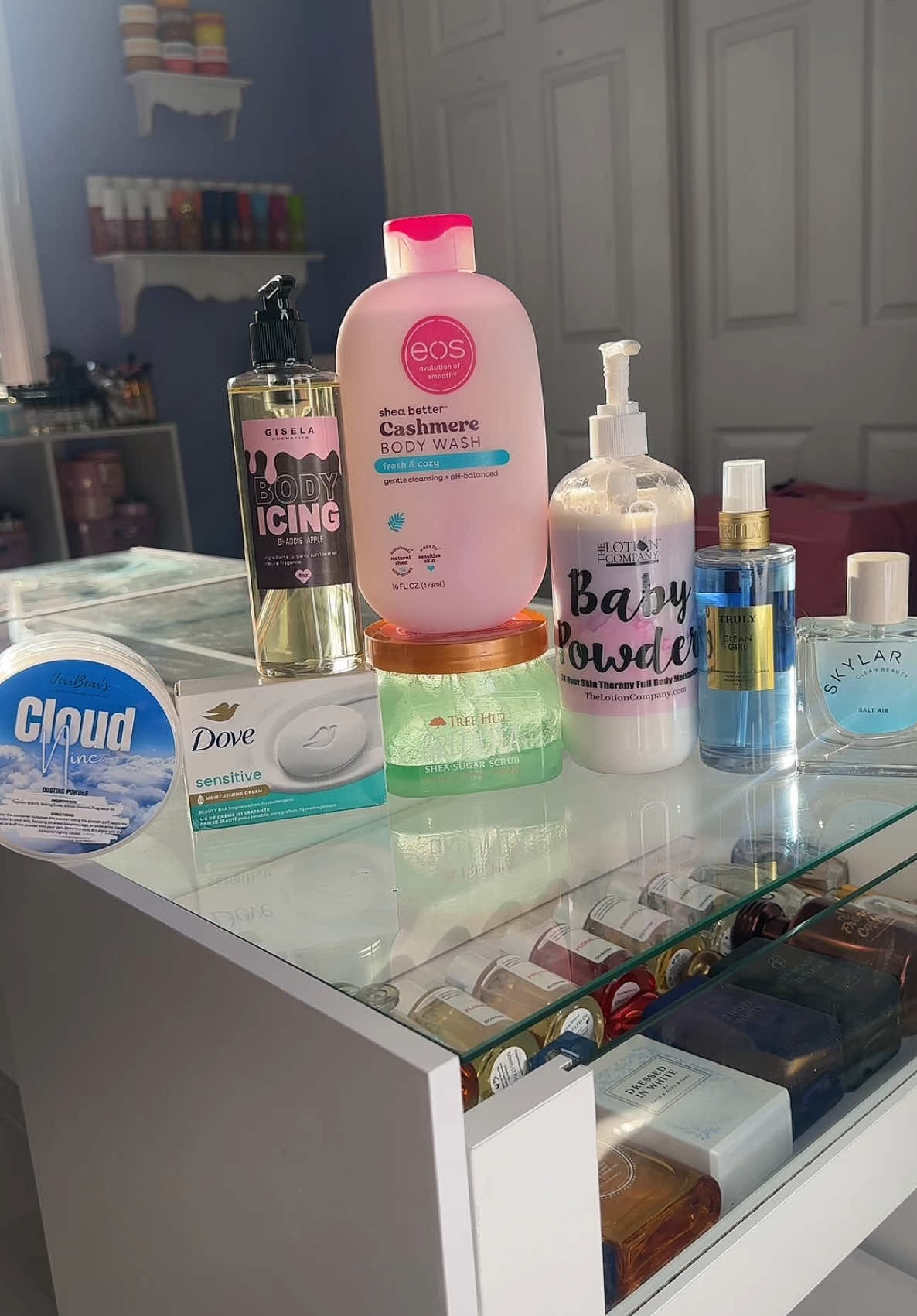 let’s pick out a clean girl shower routine🩵🧼🫧 @Dove Beauty & Personal Care @Tree Hut @eos Products @The Lotion Company @GISELA COSMETICS @jerrbearscompany @Truly Beauty @Skylar Clean Beauty  #cleangirl #cleangirlaesthetic #shower #routine #showerroutine #showertok #SelfCare #selfcareroutine #hygiene #hygieneproducts #hygieneroutine #fyp #treehut #eos #eosbodywash #explore #explorepage 