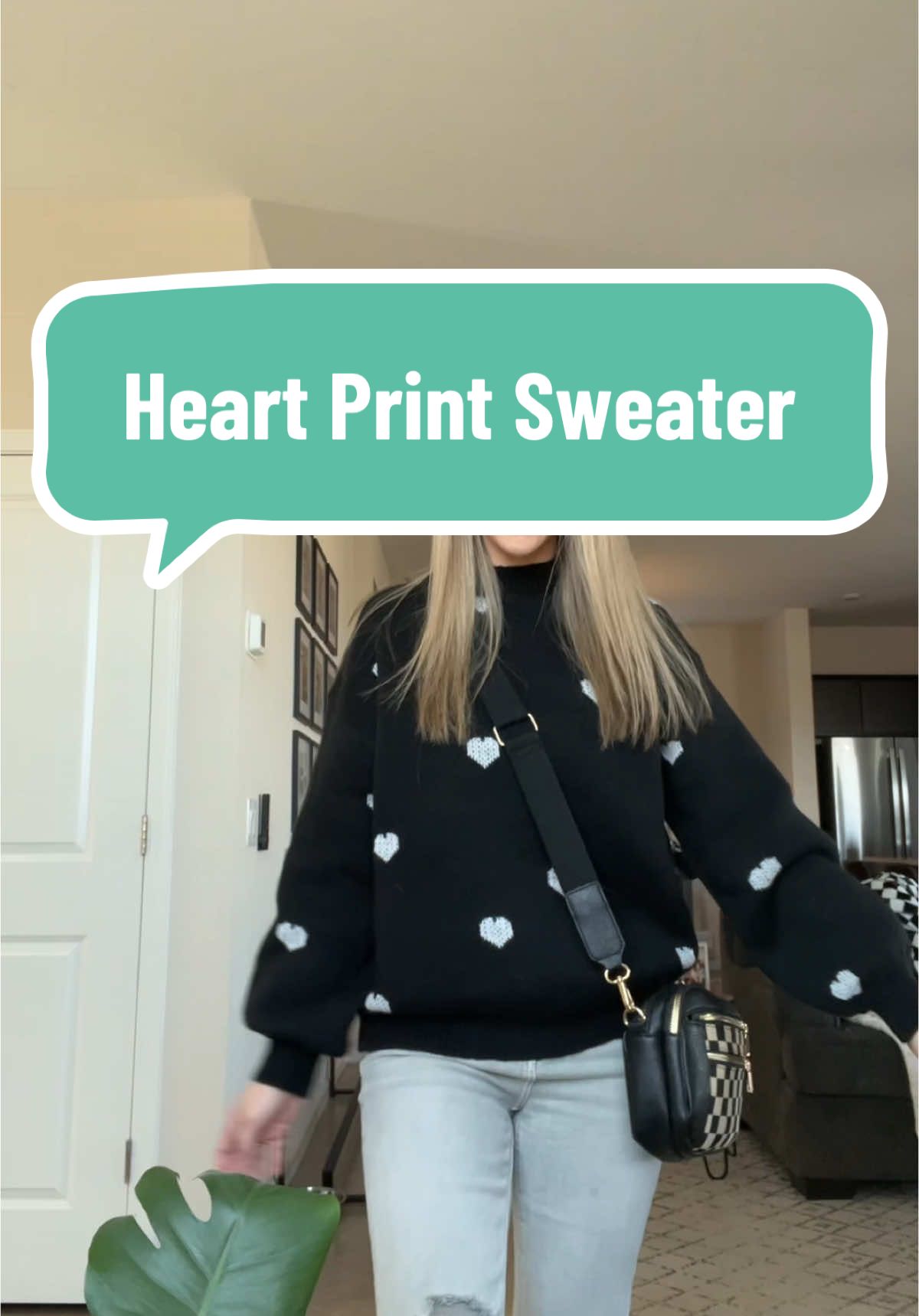 Looove it and it’s so comfy! 🖤 #valentinessweater #ValentinesDay #valentines2025 #cutesweater #sweaterweather #outfitinspo #cuteoutfits #tiktokshopcreatorpicks 