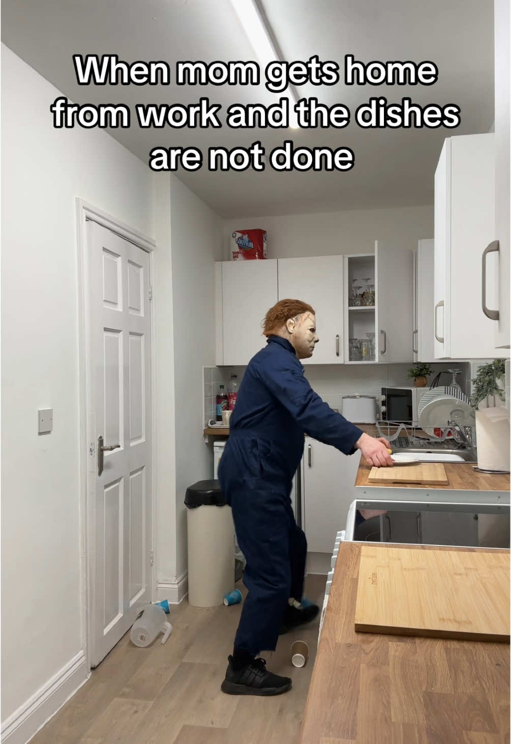 She is not very happy 😳🤣 #madmom #blackmomsneverchill #arguing #damthat #nochill #michaelmyers #angrymom #mom #chors #dishes #fyp #foru #trending #viral #funnytiktok #comedyvideo 