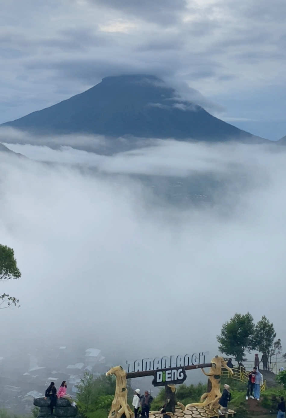 @Taman Langit Official  #fyp #fypシ゚viral #fypシ #dieng #wonosobo #diengwonosobo #diengtrip #dienghits #diengtour #datarantinggidieng #exploredieng #wonosobozone #wonosobohitz #jatenghits #jatenggayeng #jawapride #pesonaindonesia #wisataviral 