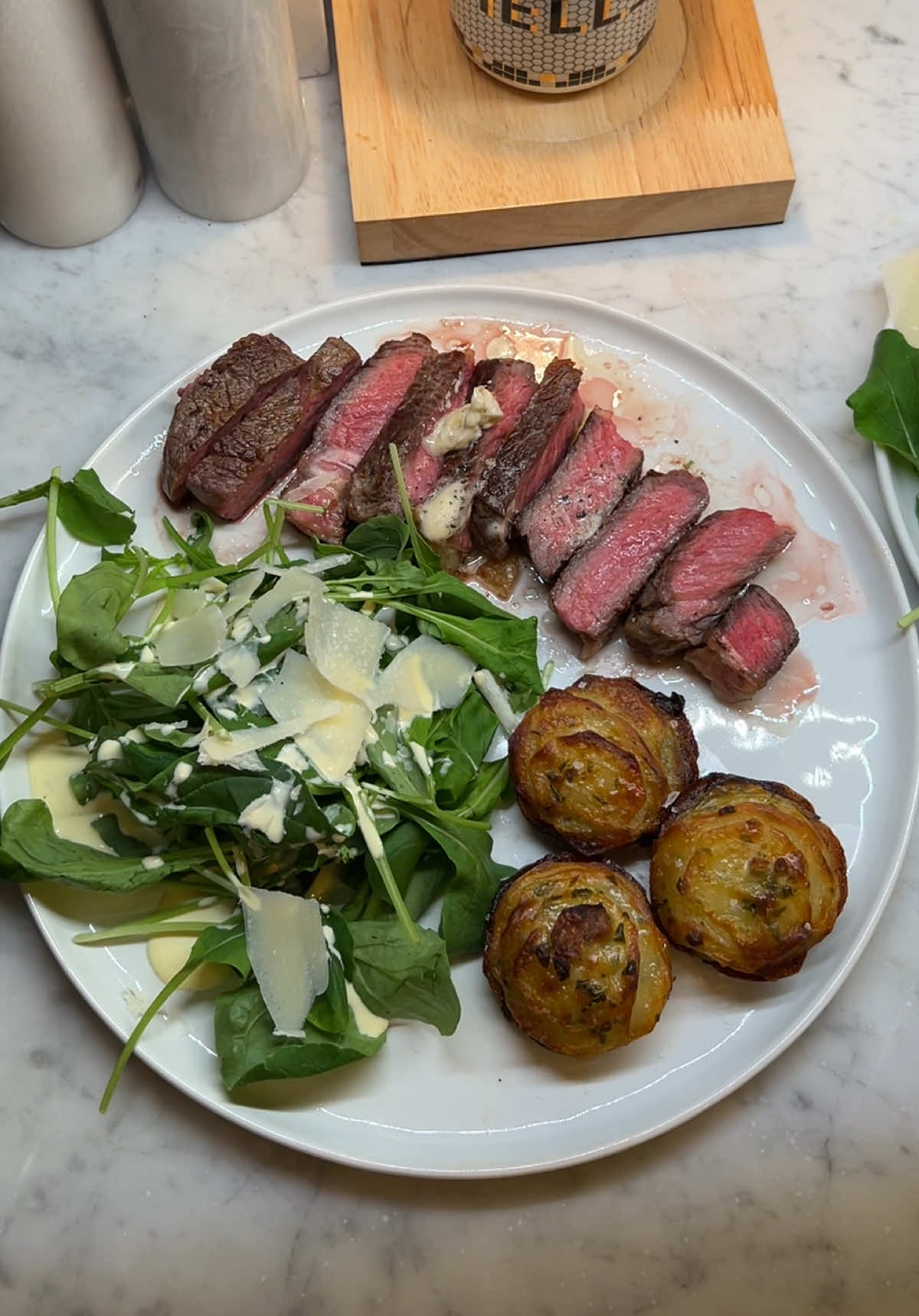 Cutest potatoes I’ve ever seen 🥔 🥩 🥗 #cooking #cookingasmr #steak #pommesanna #cupcakepotatoes #arugalasalad #privatechef 