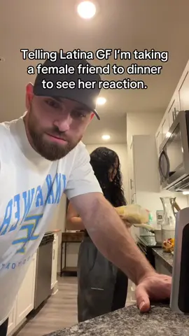 That’s the one they have for you is crazy 🤣. #latina #lebanese #couplecomedy #español #couplegoals 