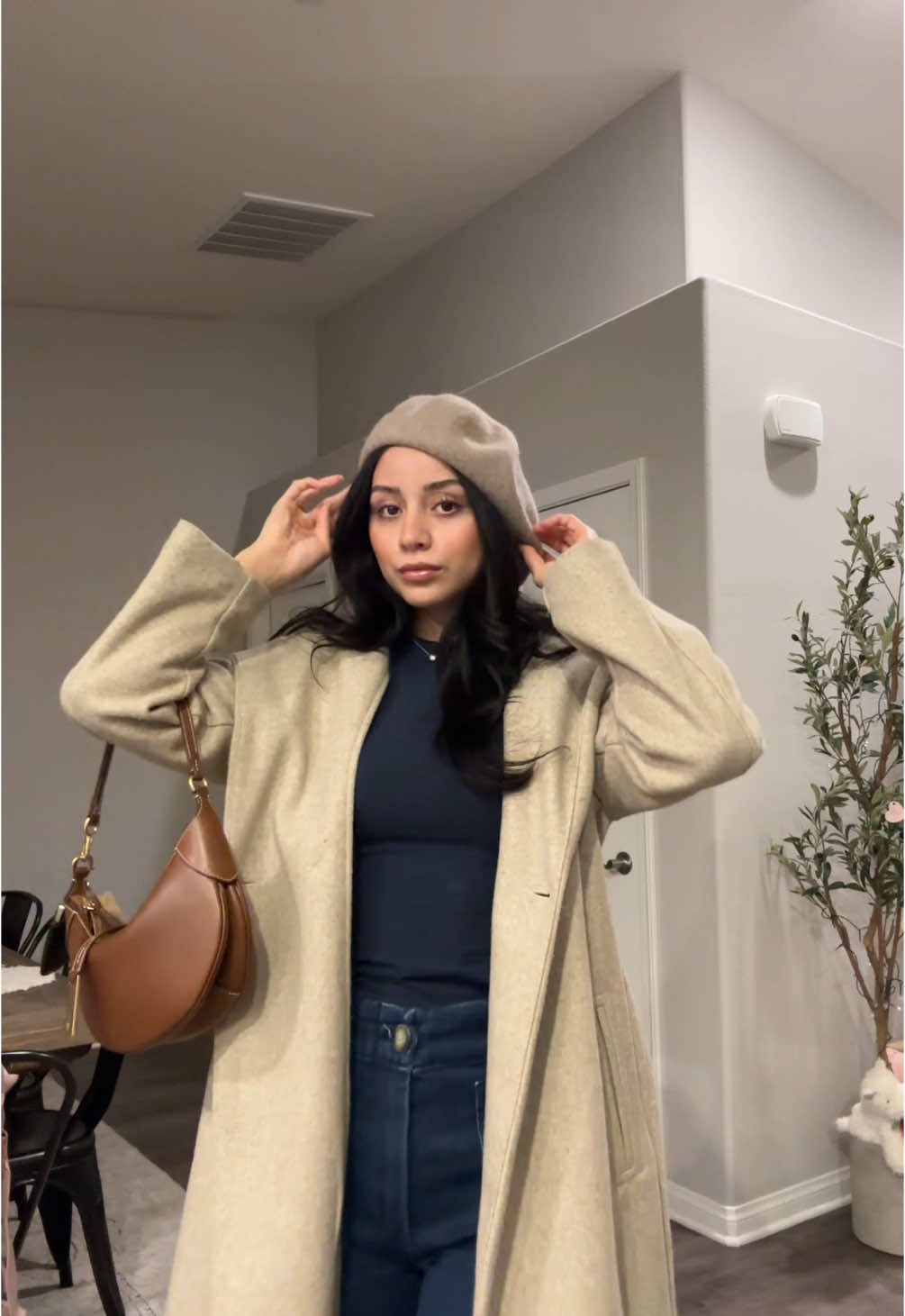 you guys is this how you wear a beret?! #beret#outfitinspo#OOTD#zara#skims