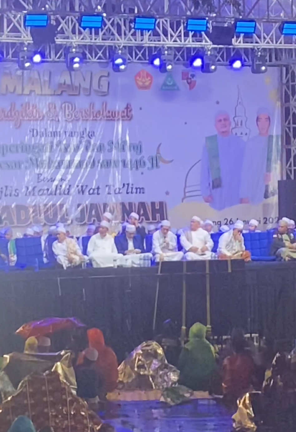 malam isra' mi'raj+riyadlul jannah+hujan🧠🫀 masyaallah tabarakallah, mugi2 dengan turunnya hujan rahmat ini Allah ampuni segala dosa-dosa, Allah kabulkan doa-doa dan Allah tingkatkan kualitas ibadah kita semua🤲🏻 aamiin allahumma aamiin💫 #riyadluljannah #majelisriyadluljannah #riyaduljannah #gusrofiulhamid #gusibrahimarofihimzi #fyp #isramirajnabimuhammad 