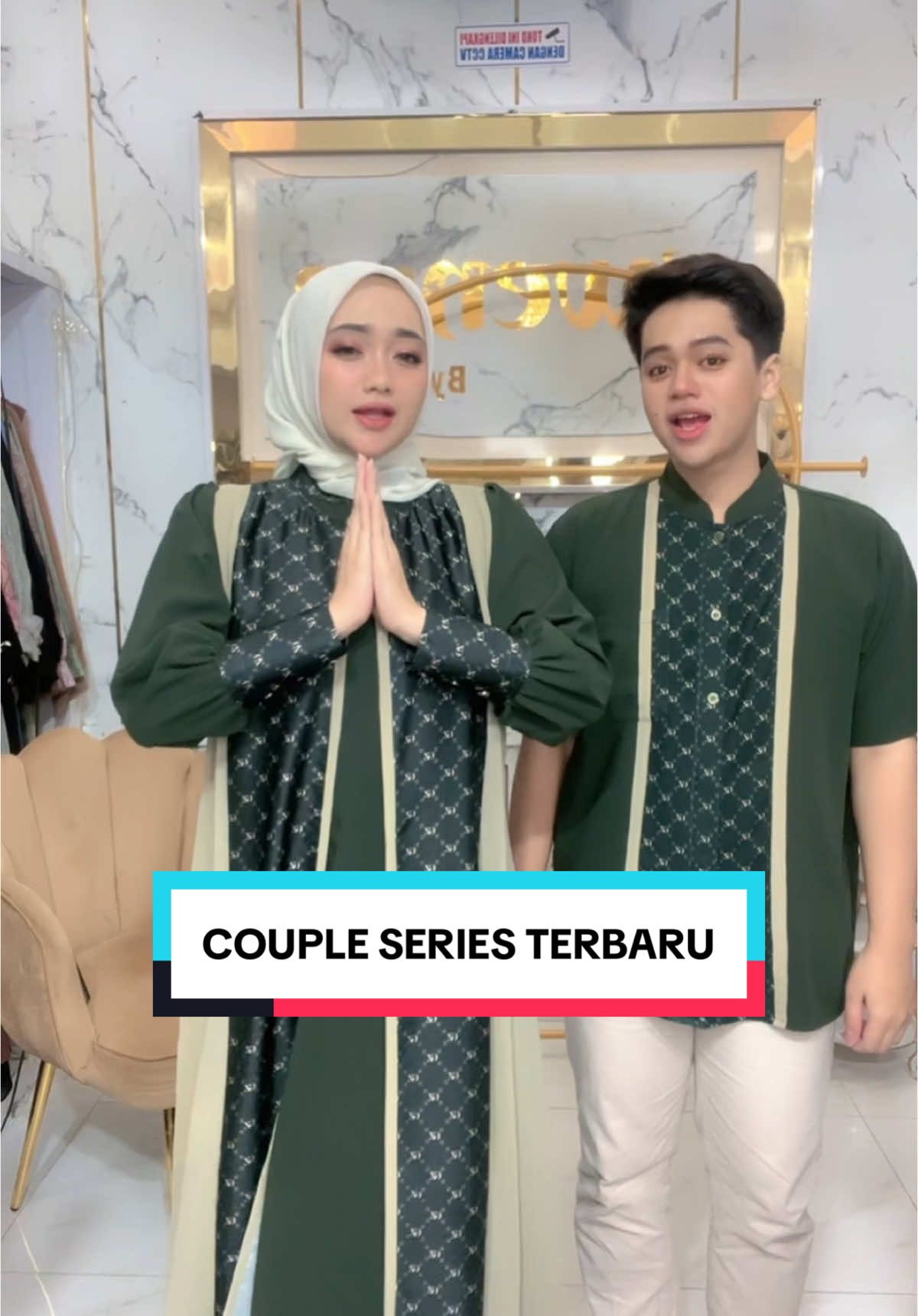 Hallo bebcan 🥰 Siap-siap menyambut produk couple terbaru 😍 #gwenza_official #debylianti #fyp #OOTD #coupleseriesbygwenza #dress #ibuayah #fashion #gwenza #ramadhan2025 #owner #bandung 