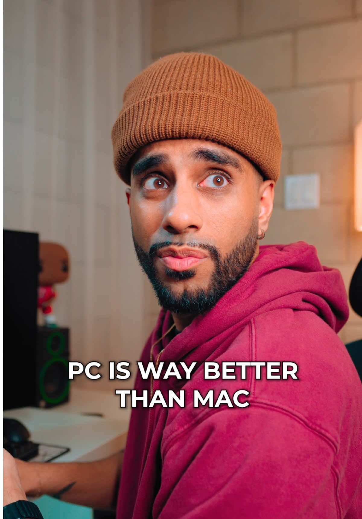 PC users Vs. Mac users 😅 #comedy #macbook #pc #skit 