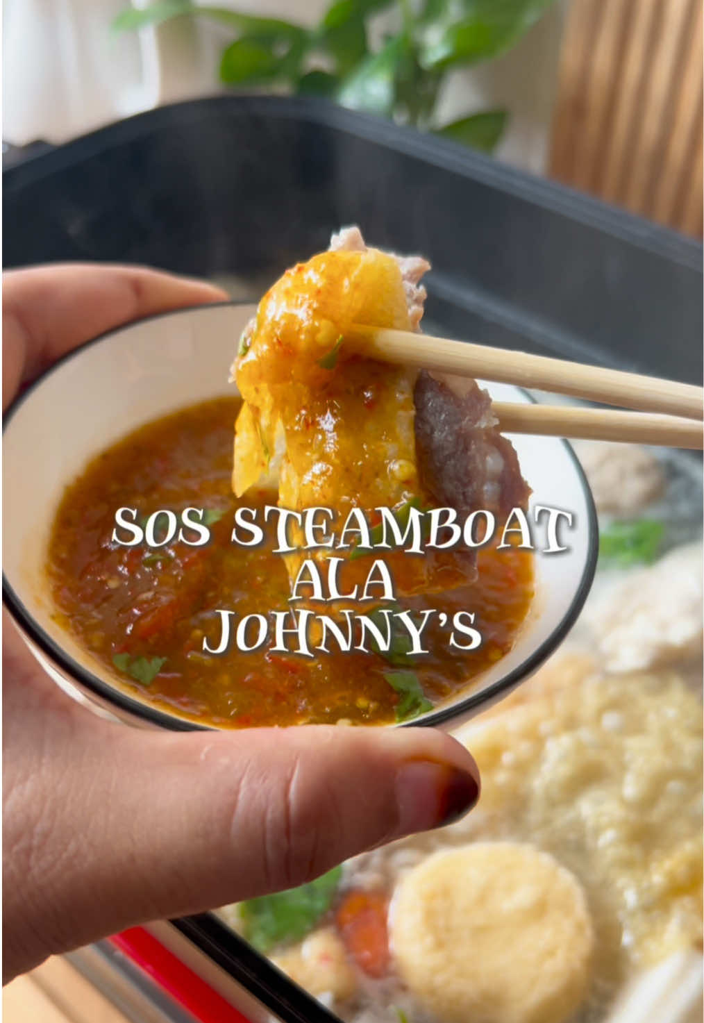 Steamboat Johnny's..puashati buat sendiri kat uma.. rasa sos cicah sebijik mcm kat Johnny's Resipi Sos Steamboat Ala Johnny'S Bahan :- 15 biji cilipadi 5 ulas bawang putih 2 pokok ketumbar  1 sudu besar minyak bijan 1 sudu sos cili 2 sudu besar sos ikan 2 sudu besar air limau 2 sudu besar sos tiram 1 sudu kecil tepung jagung 1 cawan air gula & perasa 2 sudu besar bijan - digoreng tanpa minyak sedikit daun ketumbar - dihiris halus Cara2 korang tengok kat video tau  #steamboat #steamboatalajohnnys #johnnyssteamboat  #soscicahjohnny  