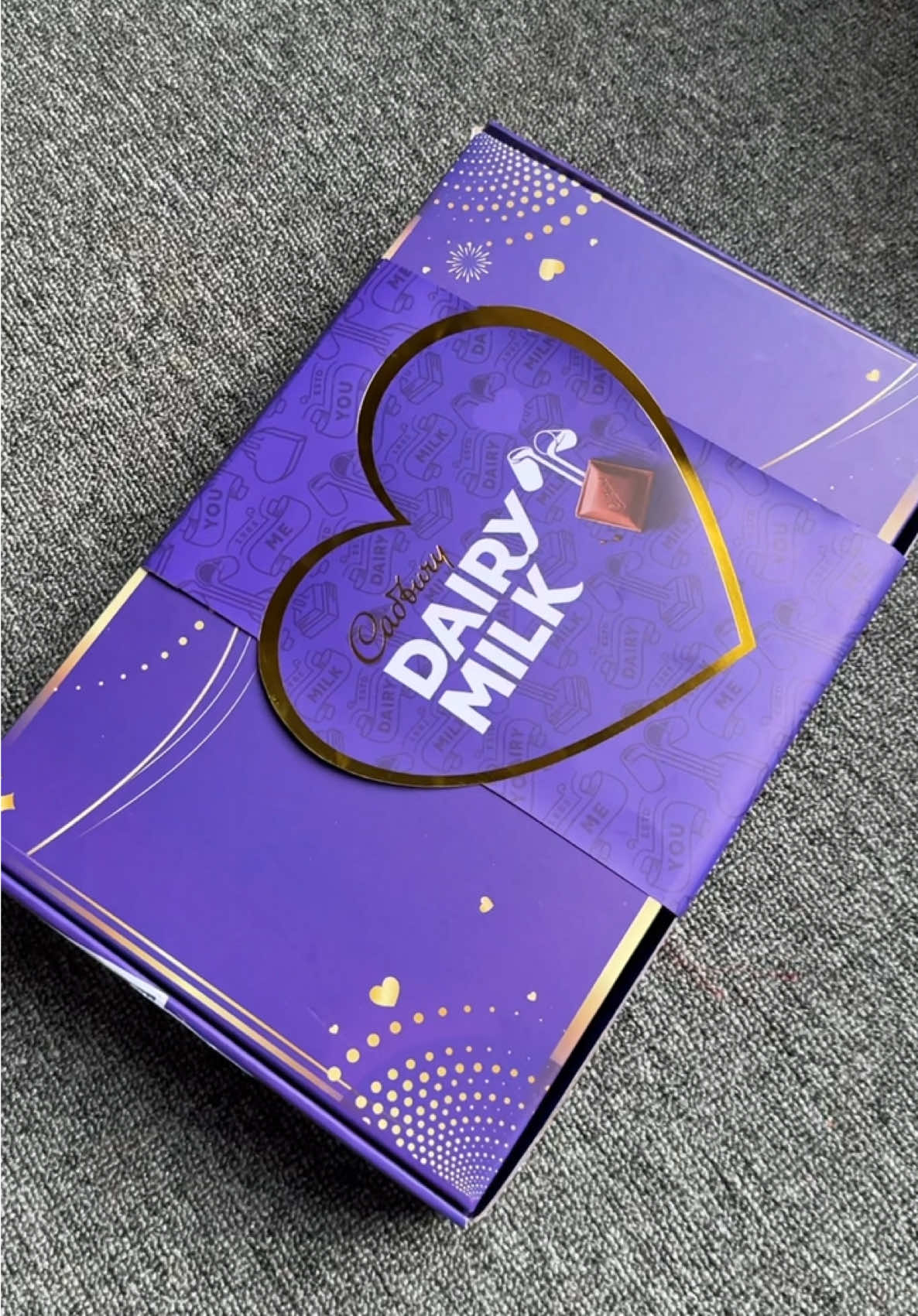 Saatnya kasih orang tersayang cokelat Cadbury sepaket kotak gini. Auto bahagia sih 😍 #fyp #cokelat #cokelatcadbury #valentinesdaygift #valentine 