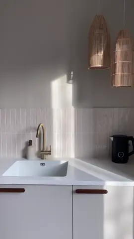 ✨ the UPSIDE DOWN Hack ✨ We absolutely love this creative idea by @depruimpjes! She took IKEA Mosslanda picture ledges and used them upside down as a clever hack to upgrade her kitchen. 🛠️ The ledges were customized to fit the entire wall width, with some being cut to size for a perfect fit. 🤩💡 And the best part? LED strips will be added later to create the perfect ambiance! What do you think of this idea? Would you try it yourself? Let us know in the comments! 💬👇 #DIYInspo #IKEAInspiration #DIYProject #HomeDecorGoals #IKEAHack #CreativeSpaces #InteriorInspo #DIYIdeas #KitchenMakeover #WallStyling #DIYHacks #HomeDesign #IKEAStyle #DIYCommunity #DailyInspiration