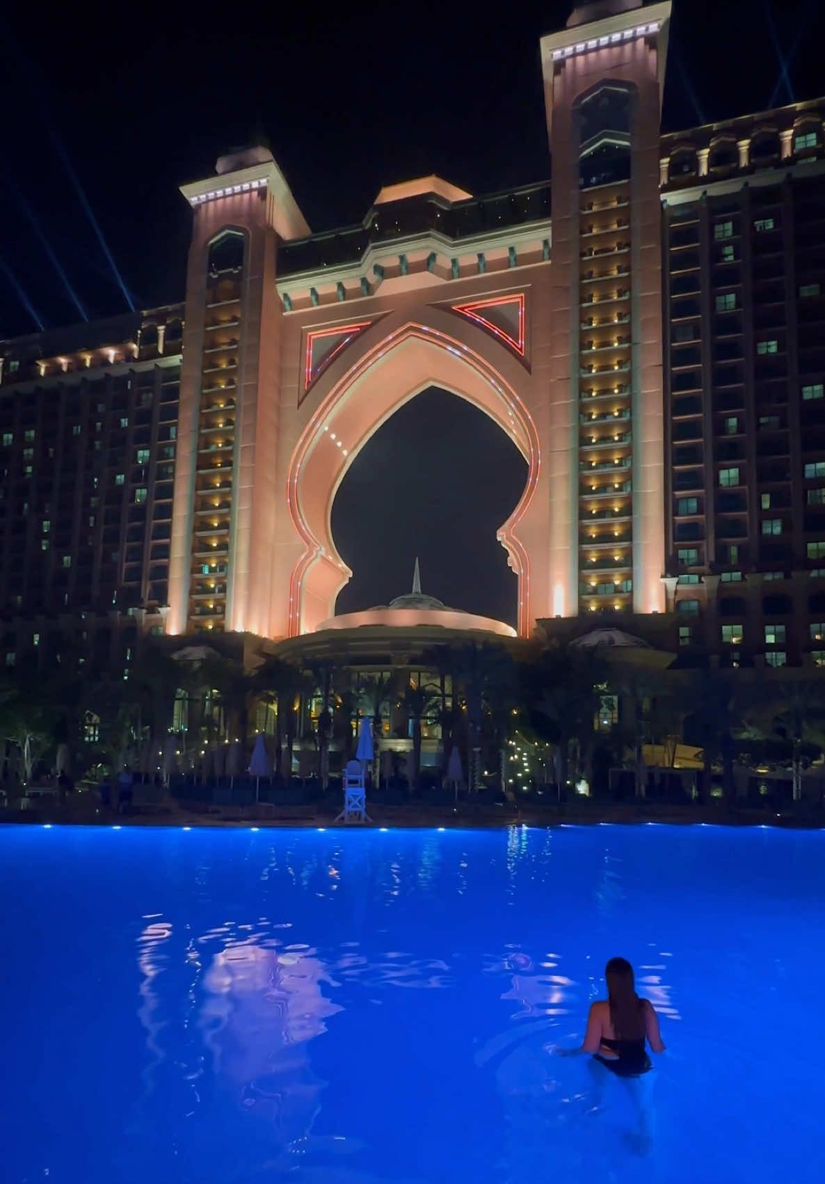 Who would you swim here with ?💦 #dubai 