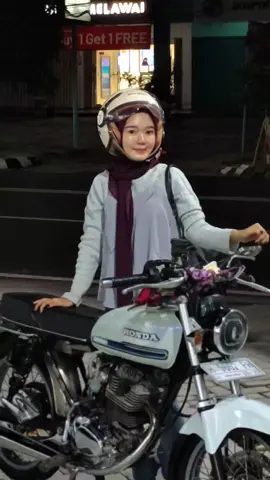 Ubur ubur ikan lele, ya pasti enak naik cb lee 🤪 #cb #cbindonesia #cbmodifikasi #cbjateng #cbjatim #cewecb 