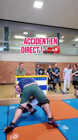 ACCIDENT en direct lors de l’entraînement ! 😱 Sumo grappling au menu ! 🤼 (Marco martigny va bien, il fait des examens afin de s’assurer que tout est en ordre.) #lausanne #suisse #catch #sport #UFC #blessure #ko 