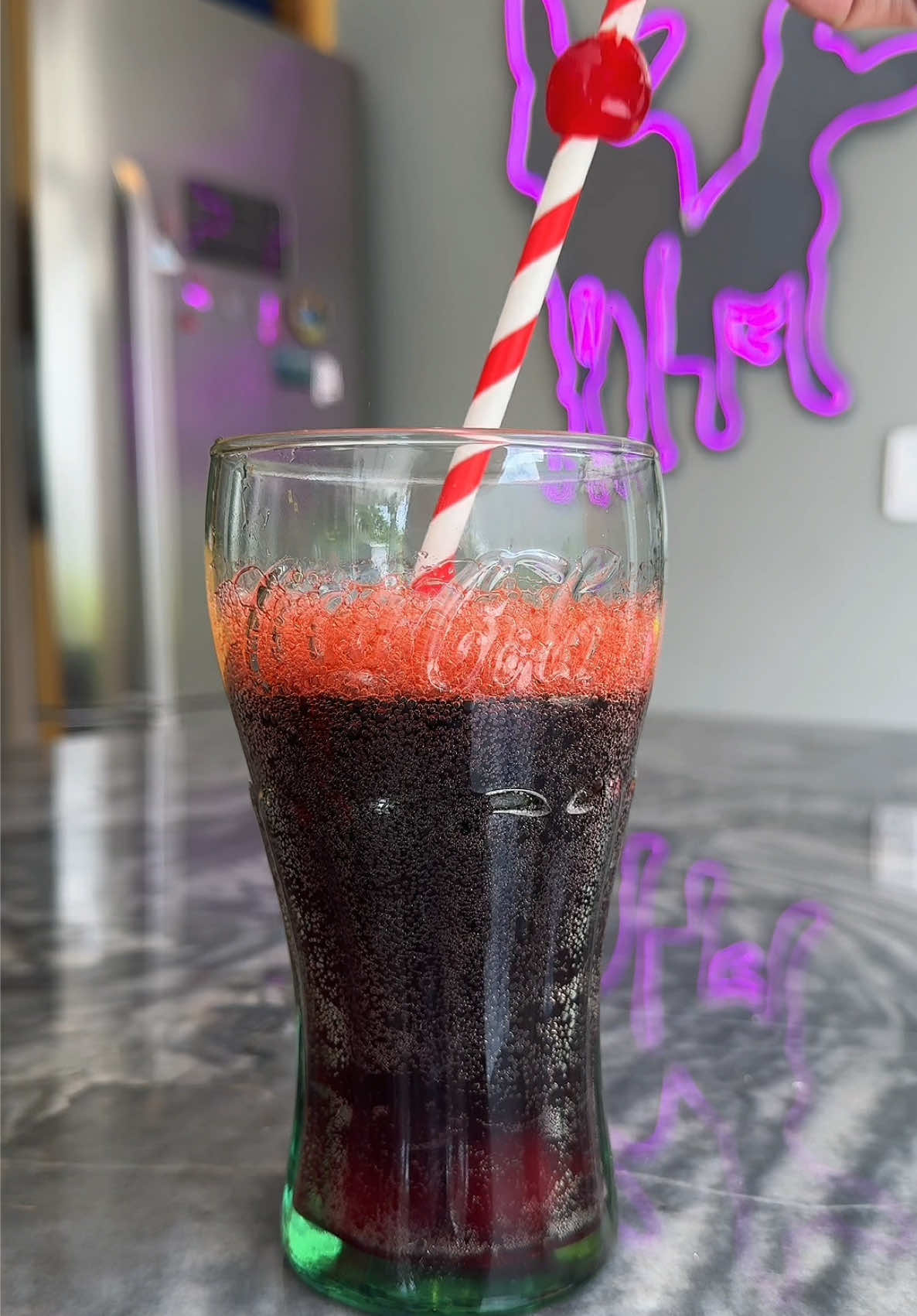 Minha cherry coke artesanal 🍒🥤 Obs: coloque menos calda do que coloquei. Obs2: juro que é cereja e não chuchu.