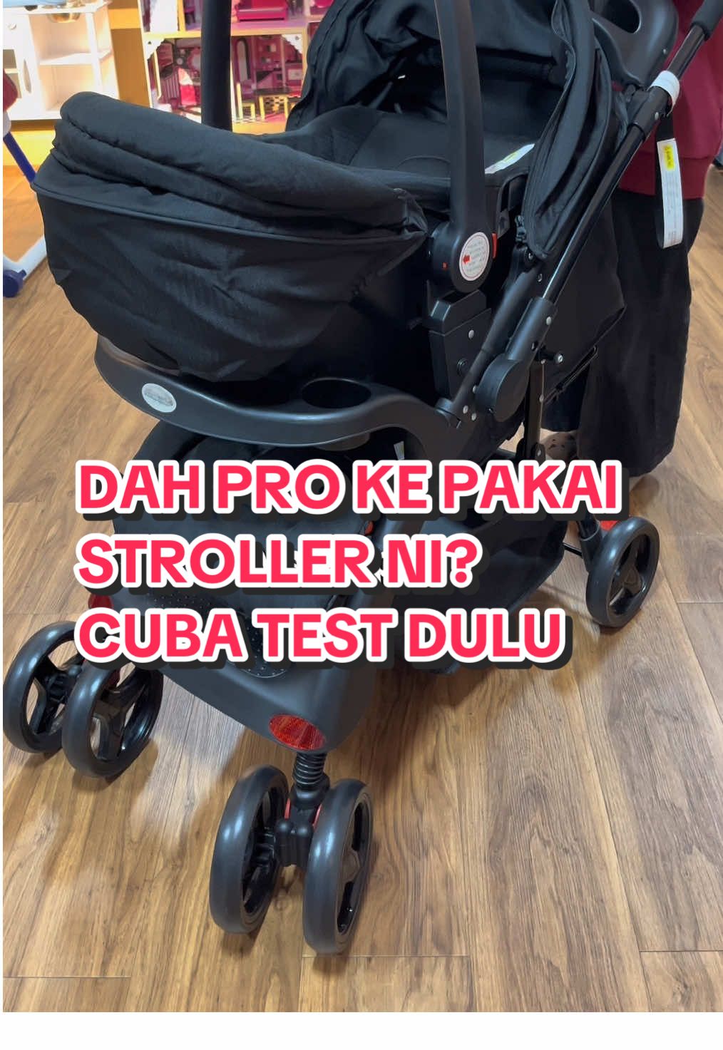 Ada fungsi lagi seperti boleh two way facing tau! Nak tahu kenalah comment atau tekan bag kuning ☺️💛 #mamakiddies #reverso #stroller #baby #tips #parent #trend #fyp 