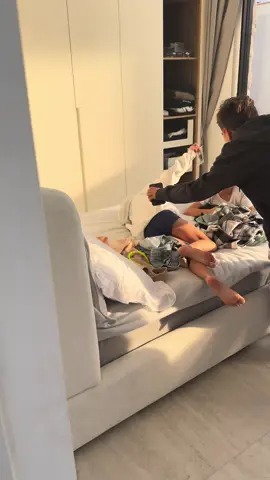 מילים ולחן: שיין ולאיו בוזגלו 🤣🤣🤣 