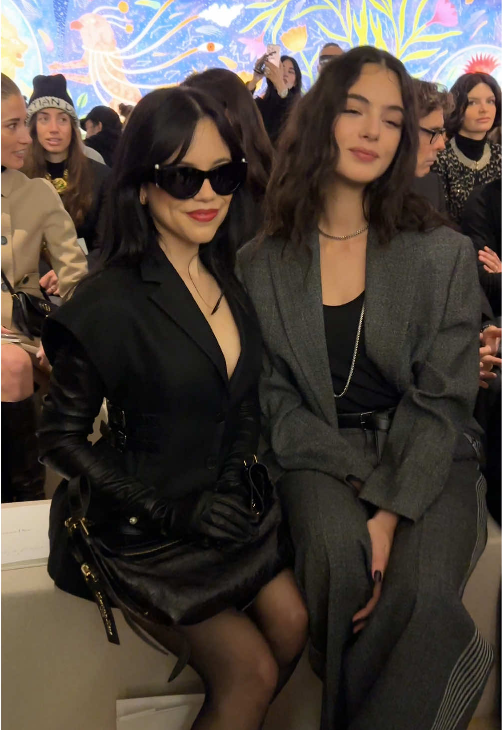 #jennaortega e #devacassel allo show Couture 25 di @Dior #PFW