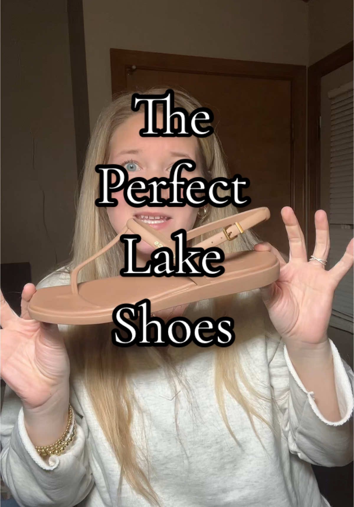 I got them in the color milk chocolate 🍫 #crocs #crocsale #sandals #summersandals #lakelife #springstyle #TiktokShopJumpstart #TiktokShopLoveAtFirstFind #fashionlookbook #springfashion @Crocs 