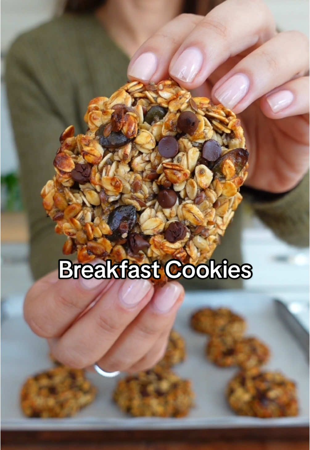 These Breakfast Cookies taste that good you won’t believe they’re healthy 🙌 Made with wholesome ingredients, great for meal prep to enjoy anytime of the day 🍪❤️ Tap the link in my Bio the written recipe with measurements and tips ❤️ https://cookingwithayeh.com/breakfast-cookies/ #breakfast #breakfastcookies #cookies #healthyrecipe #EasyRecipe #nutritious #healthycookies #oatmealcookies #snack #healthysnack