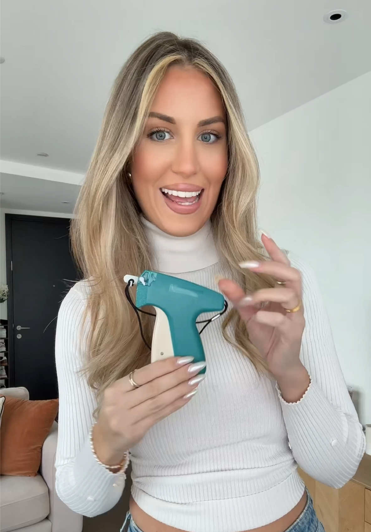 Mini stitch gun!! The best for altering chlothes 