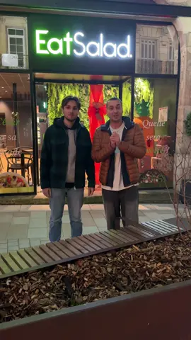 Il ne vous fera plus confiance 🤣 Mais il a quand même tout mangé, car chez Eat Salad c’est toujours bon ! 