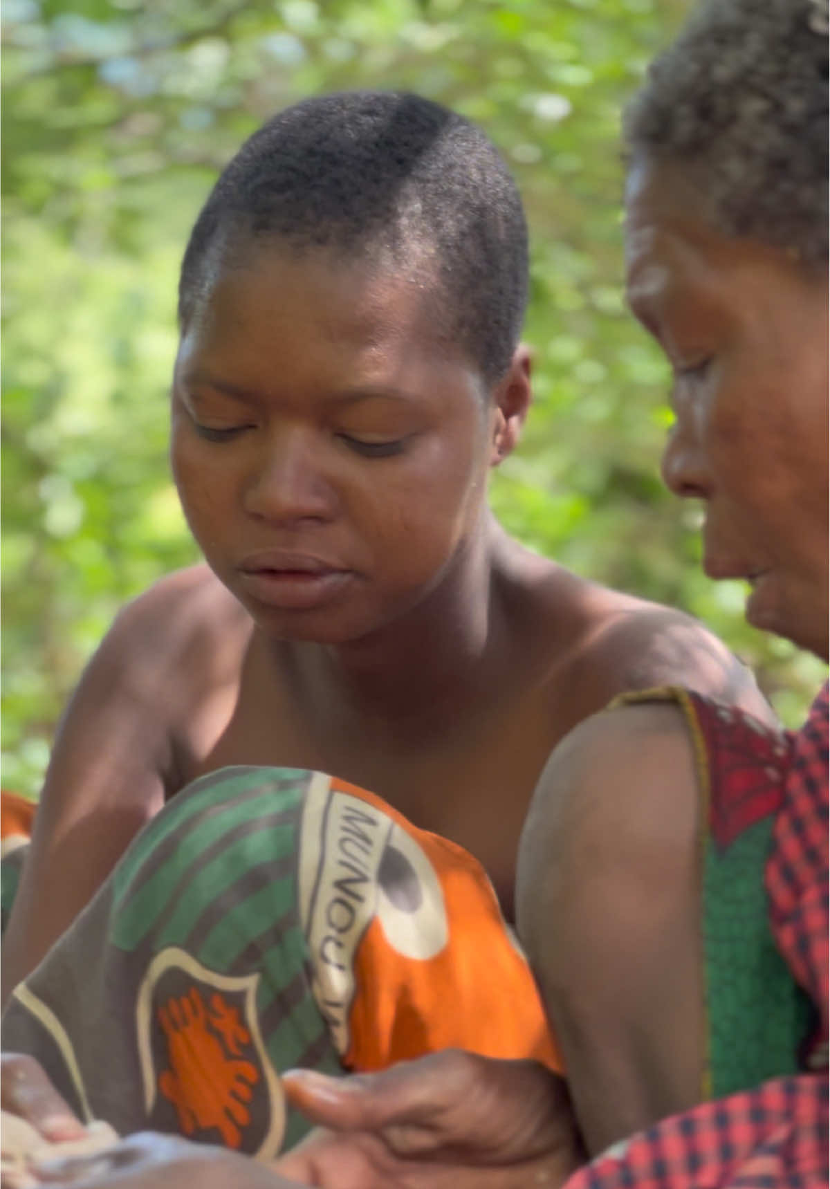 MOST BEAUTIFUL HADZABE WOMEN SHARING MEAT 😍😍😍😍🥩🥩😋😋#tribalheritage #hadzabetribe #tiktokindonesia #creatorsearchinsights #hadzabe #tiktokindia_ #fypシ゚viral🖤tiktok #hadzabelifestyle #FoodLover #mukbangeatingshow #mukbangs #chinadrama #american #cocacola 