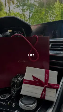 #rich #millionaire #billionaire #cash #money #independent #manifestation #aesthetics #richlifestyle #mindset #mindsetmotivation #luxurylife #luxury #picture #lamborghini #porsche 