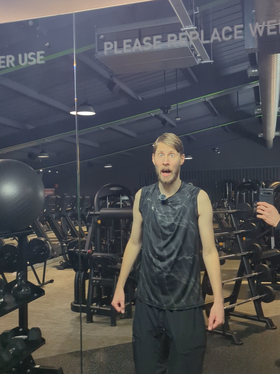 Push ups at the GYM I am a beast 💪#GymTok #fyp #foryou #viral #foryoupageviralシ゚ 