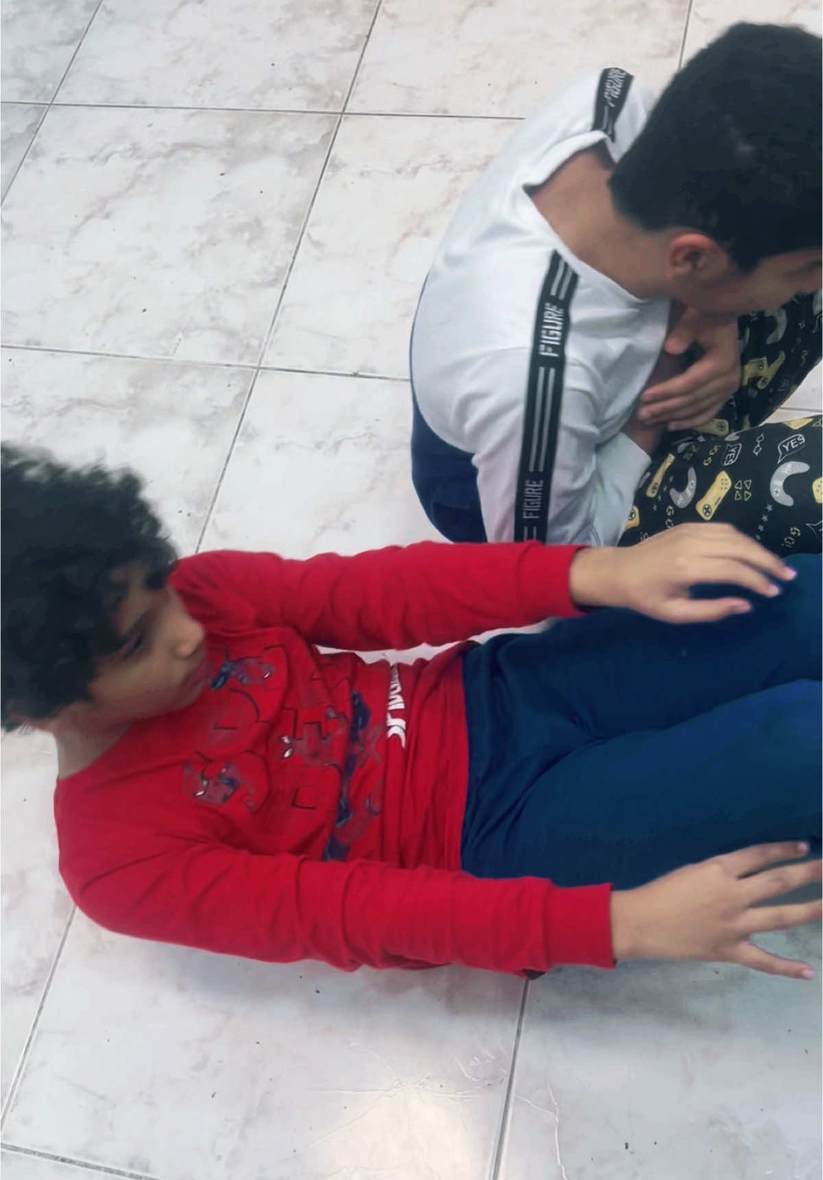 حسين الغشاش اللي يسوي الغلط،، وعلي هو الفايز ما شالله ١٢٥ مرة.. setup