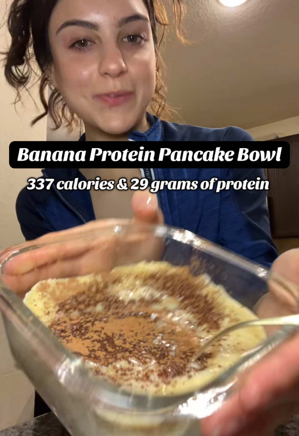 Banana Protein Pancake Bowl 🥣🍌 Macros: 336.9 calories  29.1 grams of protein  40.5 grams of carbs  6.5 grams of fat  Contenido nutricional: 336.9 calorías  29.1 gramos de proteína  40.5 gramos de carbohidrato  6.5 gramos de grasa Recipe: - 128 grams of banana or one medium sized banana  - 1 egg - 50 grams of Greek yogurt  - 1/2 tablespoon of vanilla - 20 grams of protein powder  - 15 grams of pancake flour/oat flour/all purpose flour - 1 teaspoon of baking powder  - Cinnamon optional) Receta: - 128 gramos de plátano o un plátano mediano - 1 huevo  - 50 gramos de yogurt griego  - 1/2 cucharada de vainilla - 20 gramos de proteína en polvo  - 15 gramos de harina para pancakes/harina de avena/harina multiuso  - 1 cucharadita de polvo para hornear  - Canela (opcional) #creatorsearchinsights #highprotein #highproteinmeals #breakfastonthego #highproteinbreakfast #highproteinbreakfastideas 