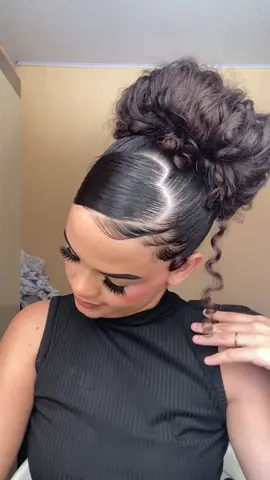 Coque ❤️ . . . .#cachos #coque #onduladas #dayafter #cacheada #cabelo #cabelocacheado #penteado #cacheadas #penteados #cacho 