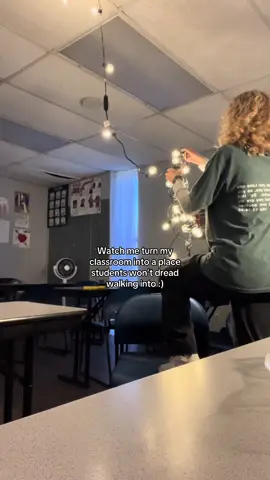 Big light hater 👎🏻 #teachertiktok #fyp #englishteacher #teachers #classroomupgrade #antibiglight #remodel #foryou 