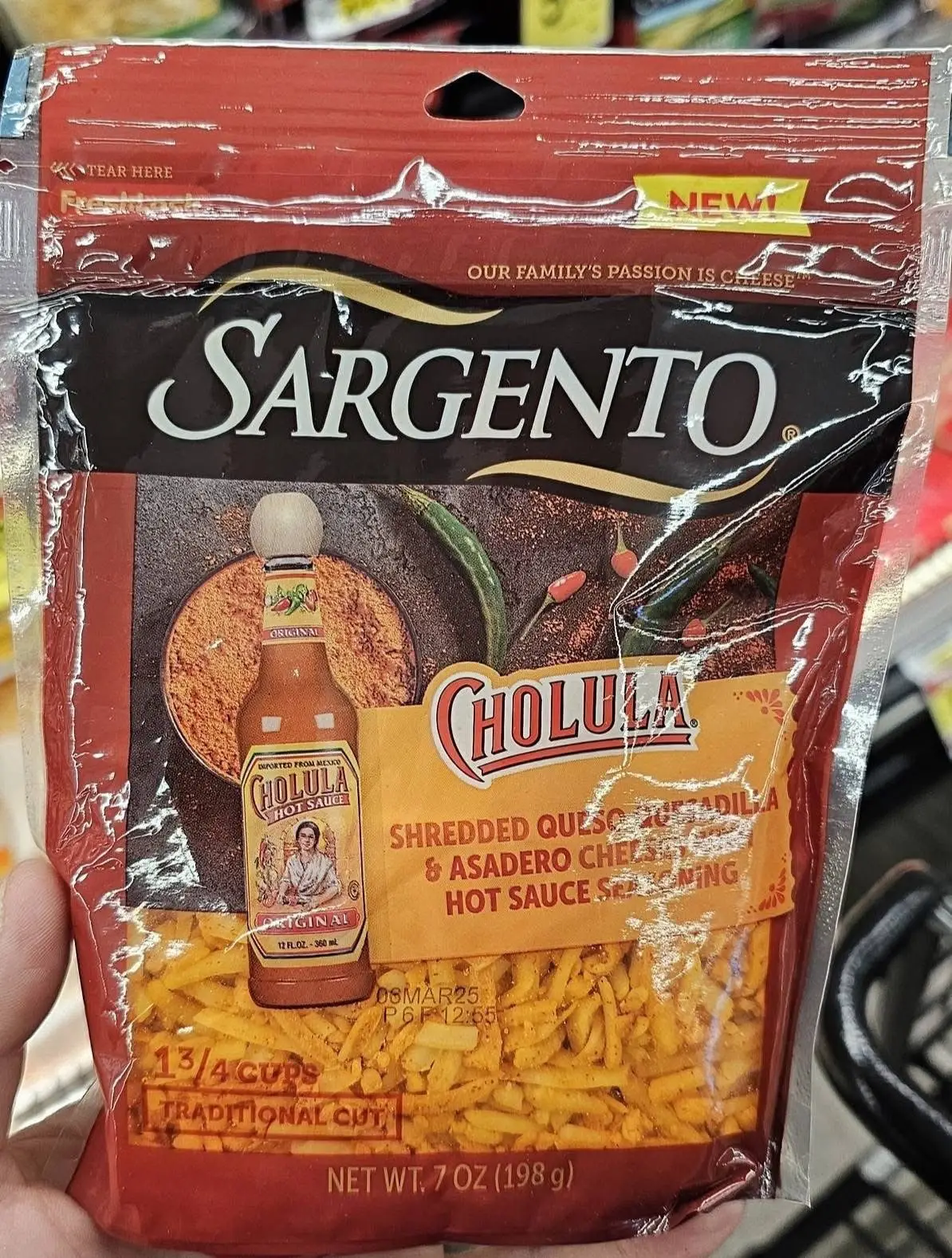 #letsseewhatstoem🤷🏽‍♂️ #newshittt🔥 #foodtiktok #snacks #chicago #trending #tiktok #cheese #redhot #redpepperflakes #cholula @Sargento Cheese 