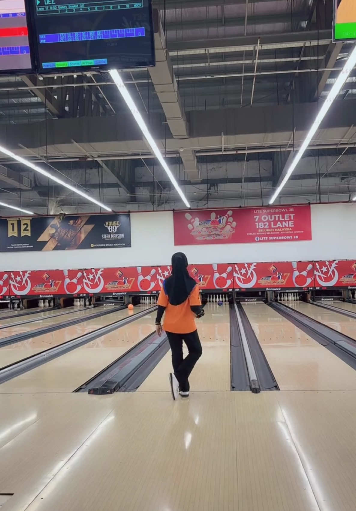 First try dekat @LSBJB7 MYDIN TUNJONG dengan bola sendiri ✨… #bowling #bowlingmalaysia #tracktheorem #rawhammer #brandofbrunswick #training 