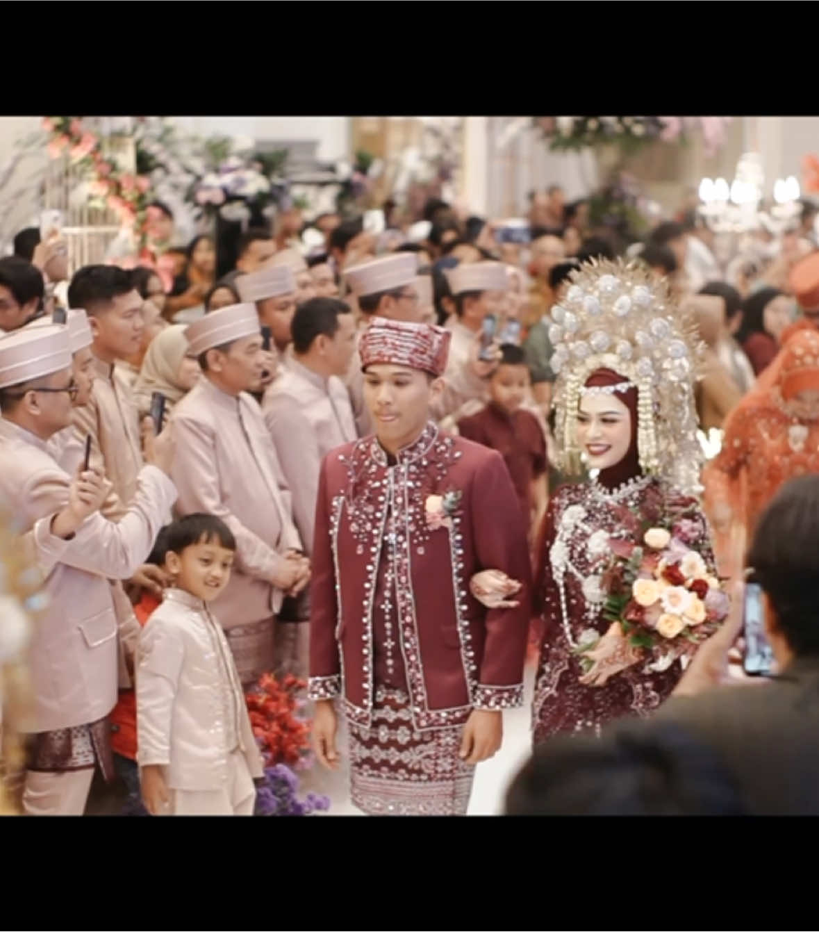 Urang minang baralek gadang 🥰🥳 apa itu intimate wedding??😂 #urangminangbaralekgadang #urangminang #wedding #weddingtiktok #fyp #nikahmuda #weddingday 