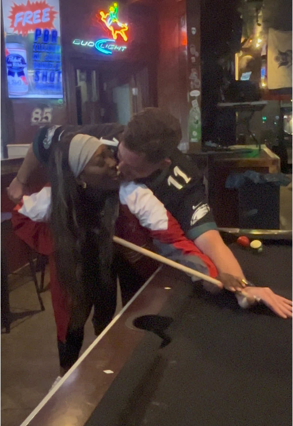 WHY DOES IT FIT SO GOOD LMAO🤣🤣🤣 this is actually how the chiefs defense should distract the eagles #SuperBowl #florida #billiards #fyp #footballsunday #foryou #blackgirl 