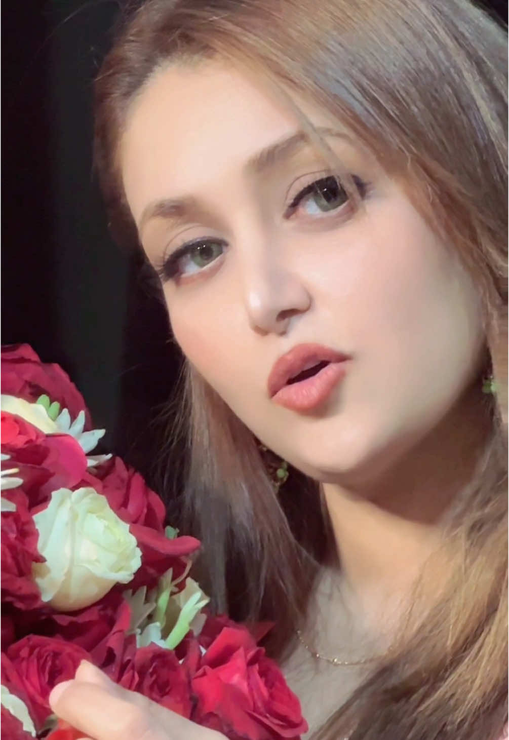 Phoolhameshapyarkernaywalaydetyhain#thanksforlovelyflowers♥️ #foryou #mybackbonethroughlife❤ #pink #careislove#viralvideo #foryoupage #viralvideo #forsomeonespecial #oldmeaningfulmusic #enjoyinglife #agartumsathho❤️ #