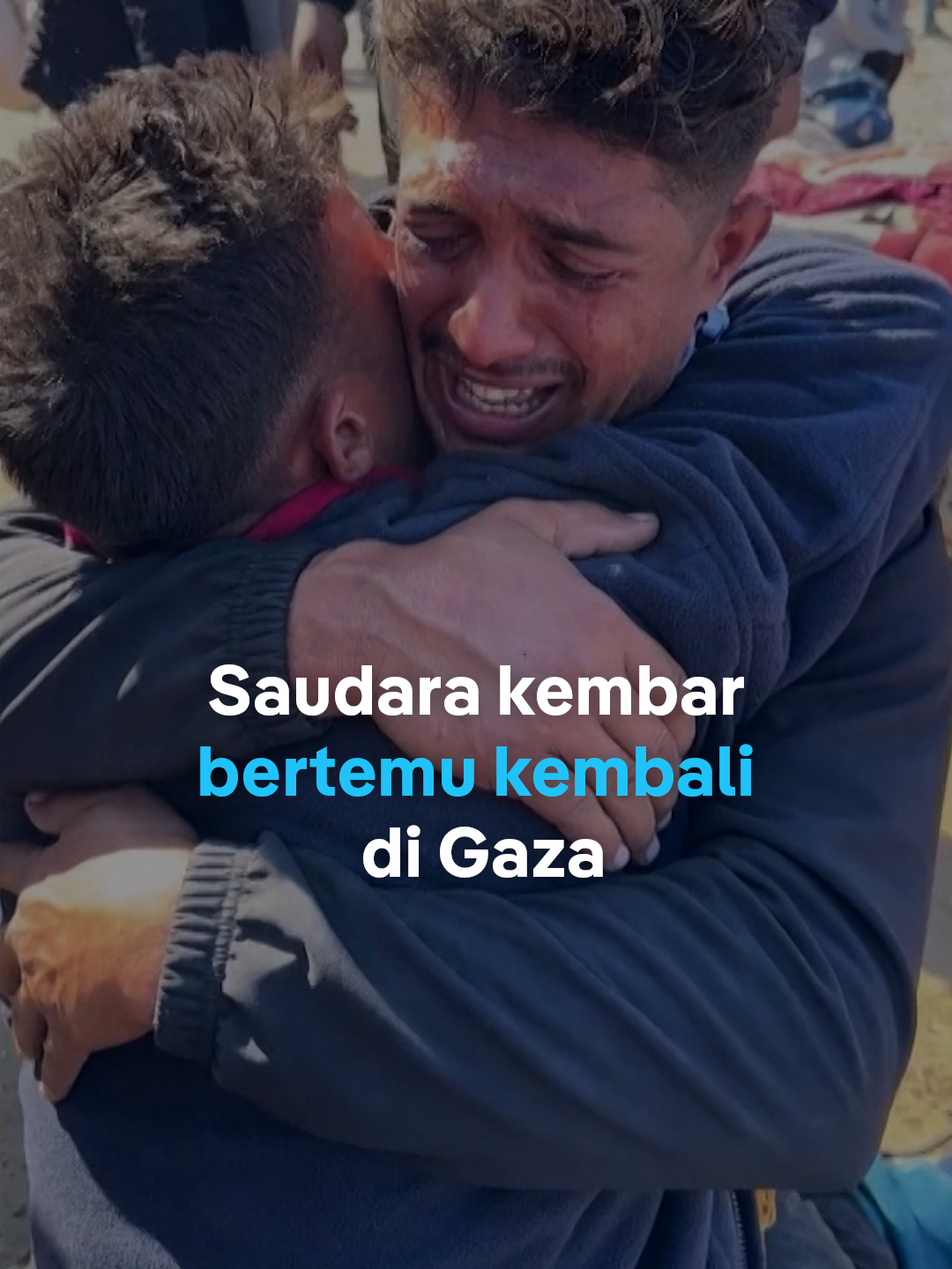 Setelah lebih dari setahun berpisah, saudara kembar asal Palestina ini akhirnya bertemu kembali di Gaza. Via | @dwnews #dwnews#dwnesia #gaza